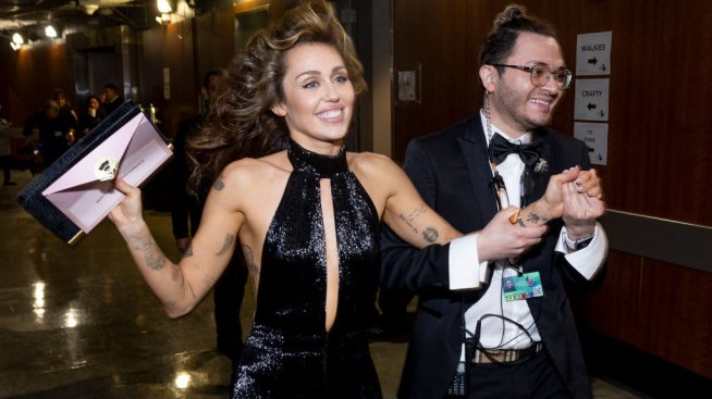 Майли Сайръс отива на съд – ще ѝ вземат ли наградите „Грами“