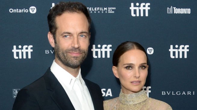 Натали Портман все така носи брачната си халка, въпреки изневярата на съпруга си