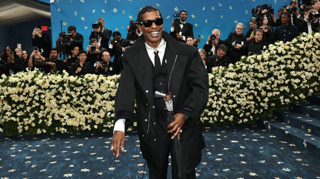 Любов на всички фронтове – A$AP Rocky притежава златен пръстен във формата на Риана