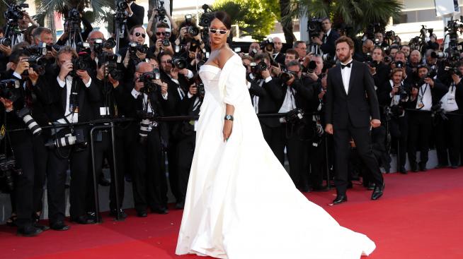 Риана се извини на ислямската общност за модното си шоу