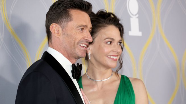 Хю Джакман и Сътън Фостър бяха снимани заедно за първи път от месеци