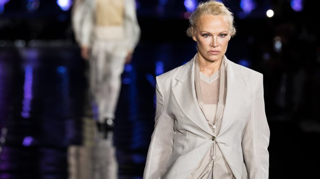 Памела Андерсън показа естествената си красота на ревю на Boss