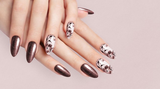 Обратно на училище – елегантни идеи за бадемов маникюр