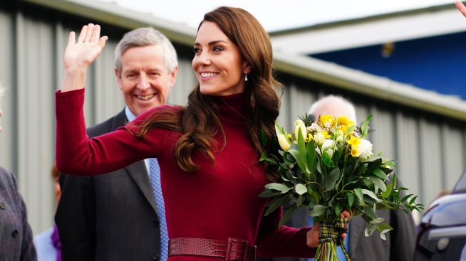 Кралска мода: Кейт Мидълтън облече старо палто, с което почете принцеса Даяна