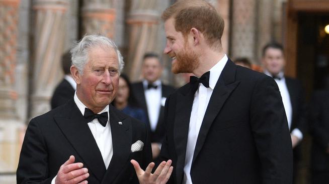 Принц Чарлз е дълбоко наранен от обвиненията на принц Хари