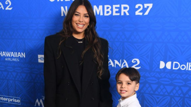 Ева Лонгория заведе сина си Санти на премиерата на „Моана 2“ в Холивуд