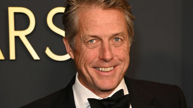 Хю Грант се шегува, че се крие от „шумните си и непоносими“ деца в банята