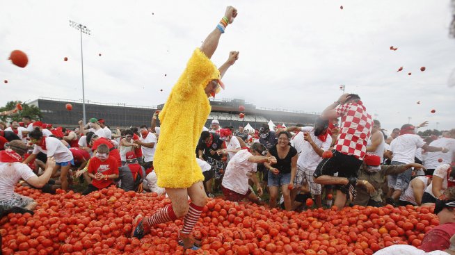 La Tomatina - как се ражда боят с домати?
