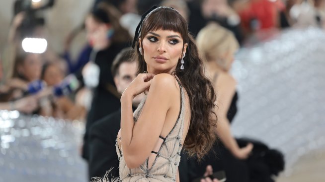 След страстната целувка с Хари Стайлс, Емили Ратайковски иска връзка с жена