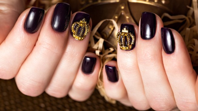 Маникюр с корона – хит във Великобритания 