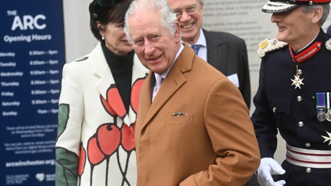 Устойчива мода: Чарлз III с палто на 40 години 