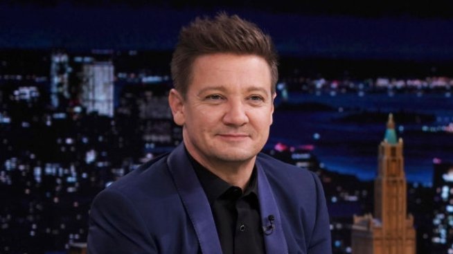 Изписаха Джеръми Ренър от болницата – чака го дълго възстановяване