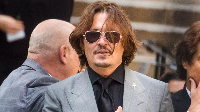 Джони Деп реши да съди Амбър Хърд в САЩ, но отложи делото