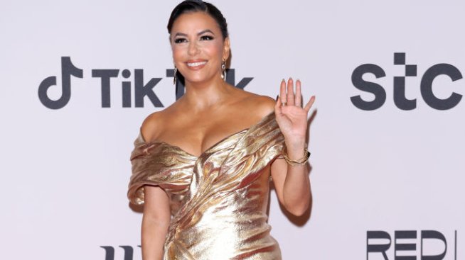 Ева Лонгория, Натали Портман и други звезди, които посрещнаха Коледа по бански