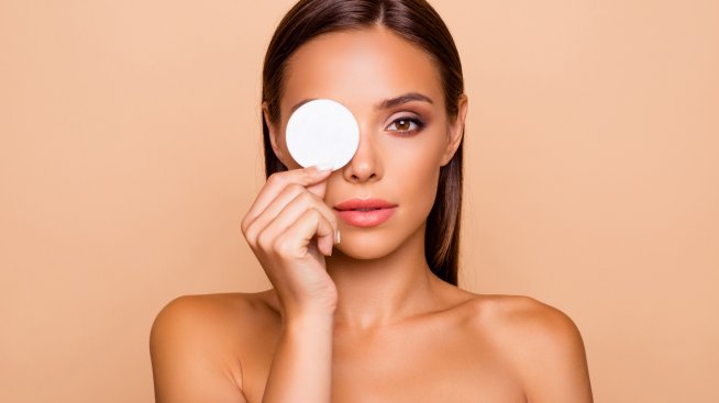 Трябва ли да използвате мицеларна вода в ежедневните грижи за кожата?