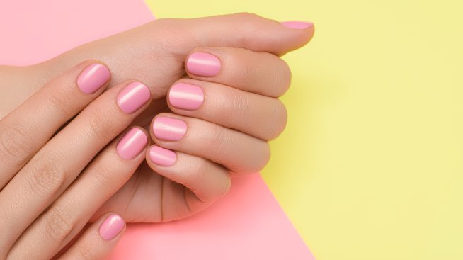 Маникюр „Розови конфети“ – най-сладката тенденция за лято 2025
