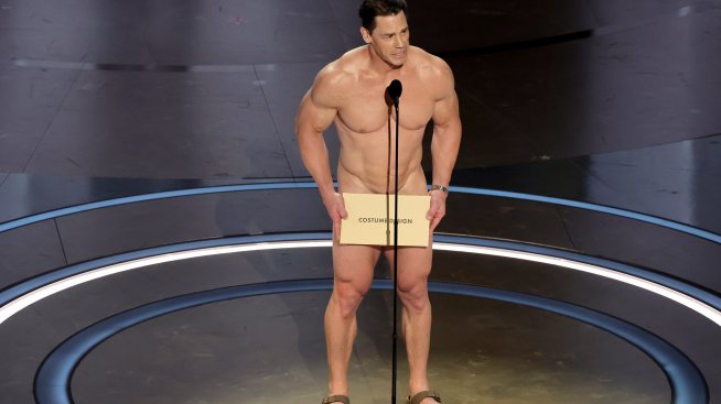 Шок на Оскарите: Джон Сина представи награда чисто гол