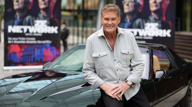 „Спасителят на плажа“ Дейвид Хаселхоф се запозна с първородната си внучка