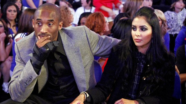 Ванеса Брайънт показа трофей, проектиран в чест на Коби 