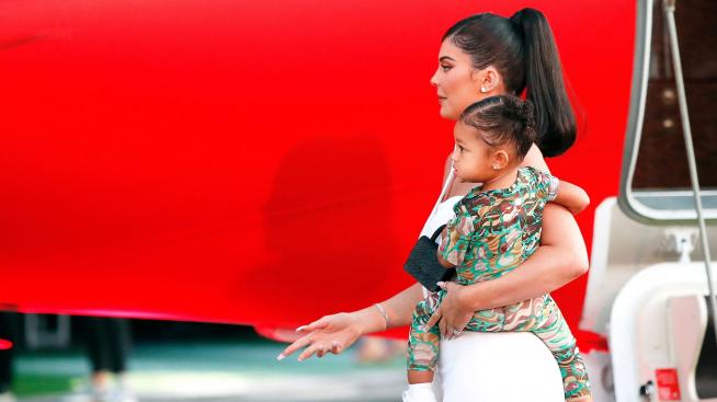 Кайли Дженър, дъщеря ѝ и видеото, което разтопи света