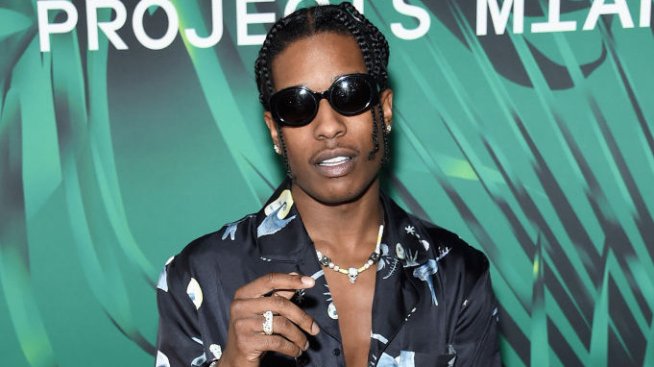A$AP Rocky се превърна в Круела де Вил за първата си изява след оправдателната присъда