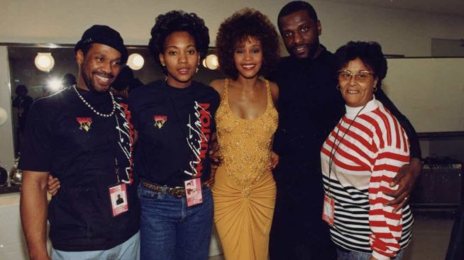 Уитни Хюстън имала гей връзка с най-добрата си приятелка