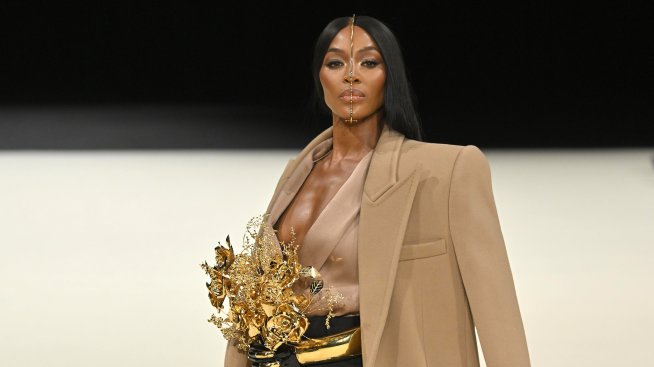 Чар или бедствие – драматичната визия на Наоми Кембъл в Париж