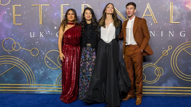 Анджелина Джоли отново в тандем със Салма Хайек