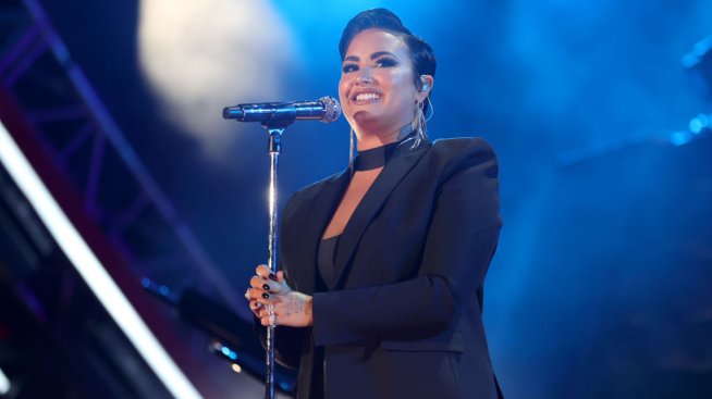 Деми Ловато: Бях принудена да бъда супер женствена певица