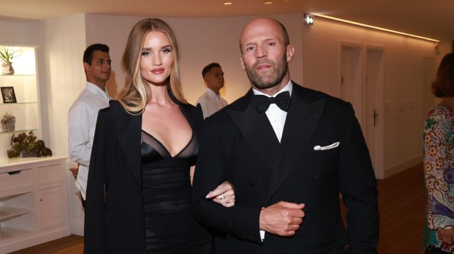 Вечните годеници: Роузи Хънтингтън-Уайтли и Джейсън Стейтъм няма да се женят скоро