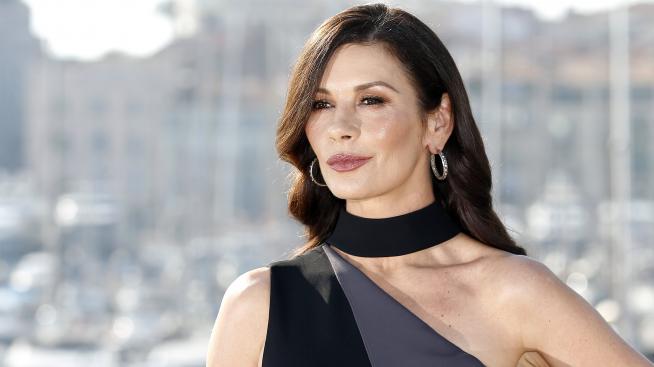 Неостаряващи звезди: Тайните за перфектната кожа на Катрин Зита-Джоунс