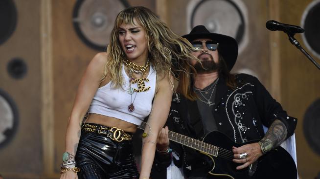 Майли Сайръс: Трезва съм от 6 месеца