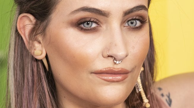 Парис Джексън посрещна пълнолунието със странен ритуал 