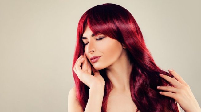 Нова прическа за новия сезон - заложете на смелото и дръзко пурпурночервено