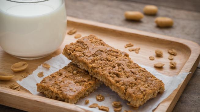 Как да превърнете любимия мед на Мечо Пух в здравословни барчета  