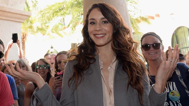 Троян Белисарио от „Малки сладки лъжкини“ родила в колата си