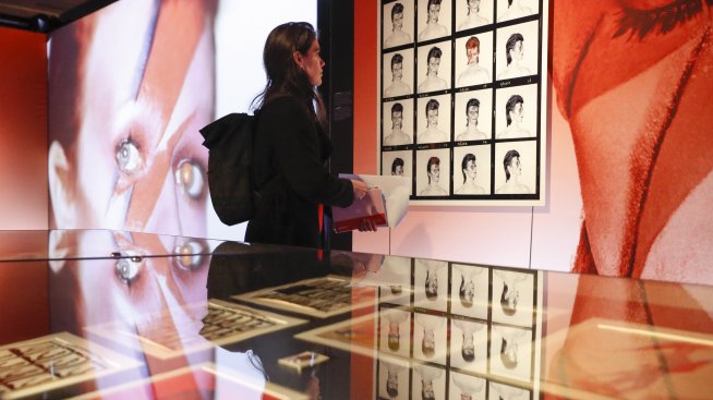 Публикуват непоказвани снимки на Дейвид Боуи в книга 