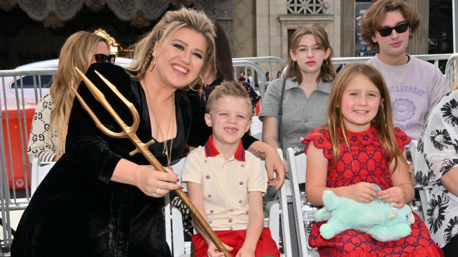 8-годишният син на Кели Кларксън я изненада с приказно изпълнение