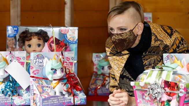 Кралска особа или пънкарка – принцеса Шарлийн изненада с визията си