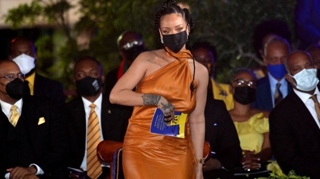 Барбадос стана република, Риана се превърна в националния ѝ герой