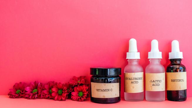 Млечна киселина: Нежното решение за проблеми с кожата