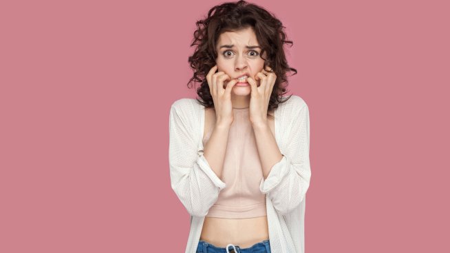 Жълти нокти след акрил – какви са причините? 