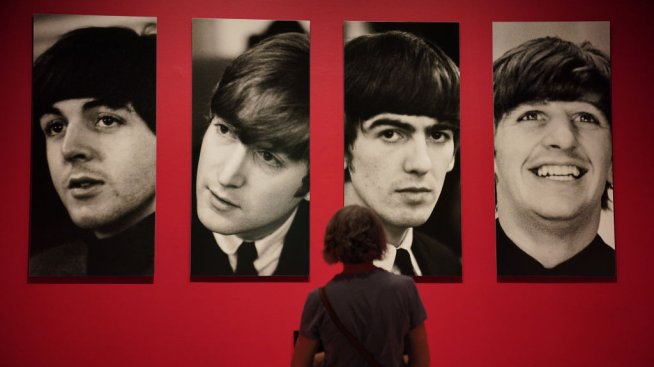 Спомени от 60-те: Пол Маккартни връща феновете в ранните години на „Бийтълс“ със специална изложба