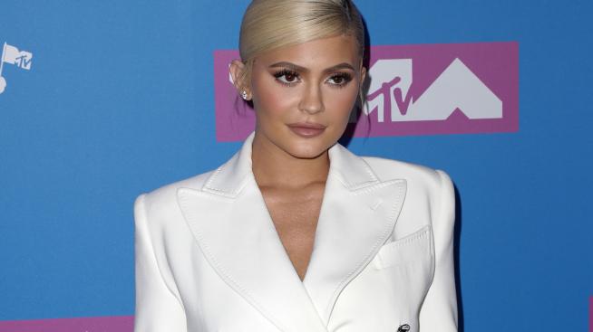 Зимно яке: Кайли Дженър заложи на Dior