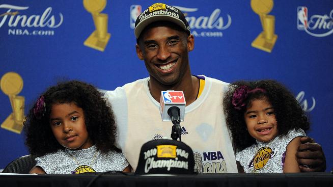 Ванеса Брайънт сподели невиждан досега кадър на Коби и дъщеря му