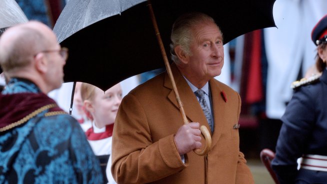 Коледни картички – тази на Чарлз почита Елизабет Втора