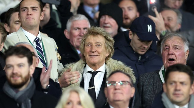 80-годишният сър Род Стюарт се появи в отлично настроение и здраве със сина си Алистър