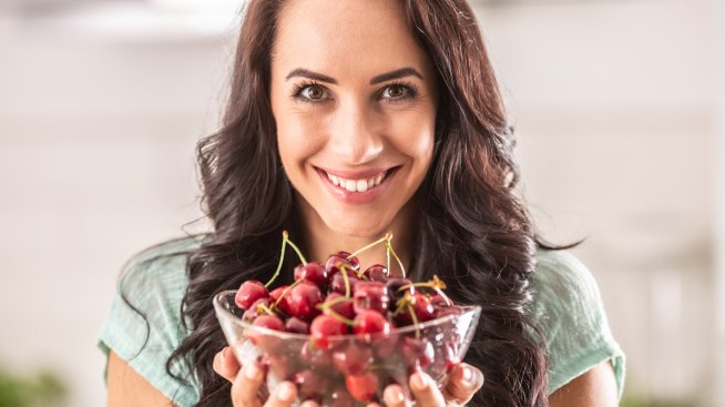 Череши  – защо да ги хапвате по-често това лято? 