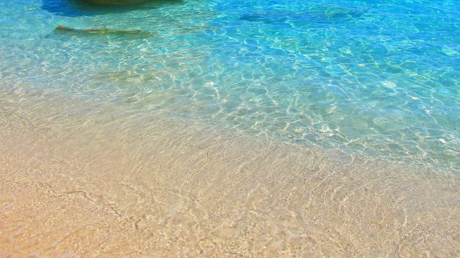 Френски туристи опитали да откраднат 40 кг пясък