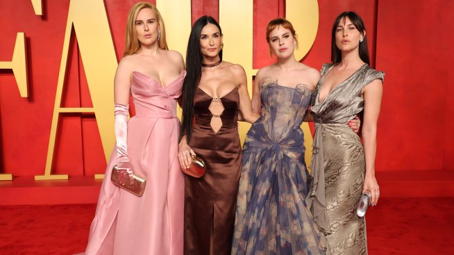 Румър Уилис определи майка си Деми Мур като секси баба